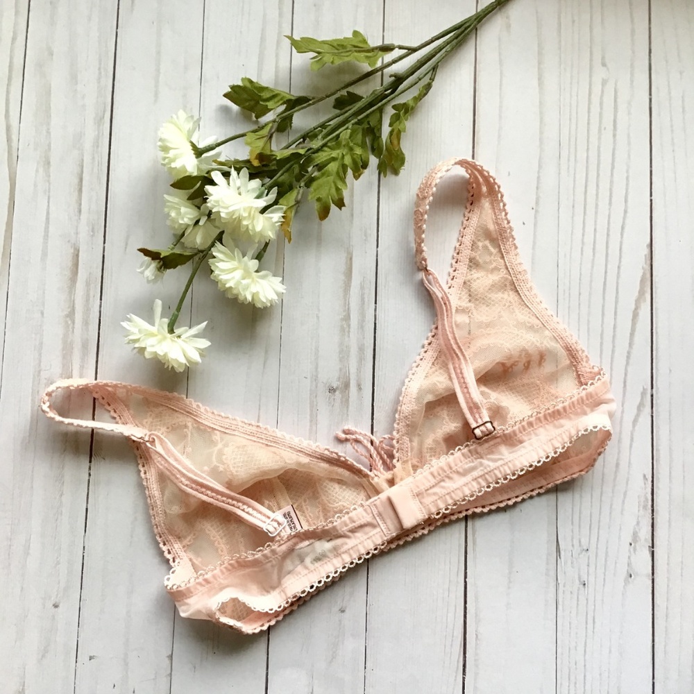 2/$25 ❤️ Victoria's Secret Dream Angels Deep V Bra - Picture 2 of 3
